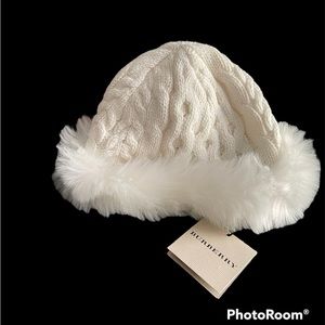 SOLD - Burberry NWT authentic ivory cotton & wool cable knit hat with faux fur.